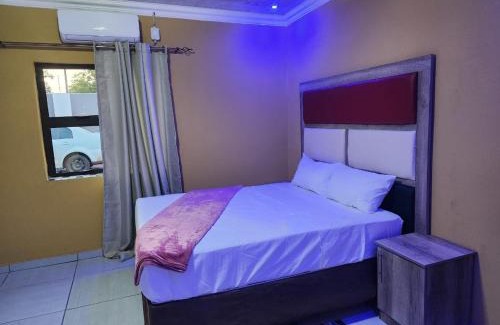 Emfuleni House | Francos guest lodge accommodation