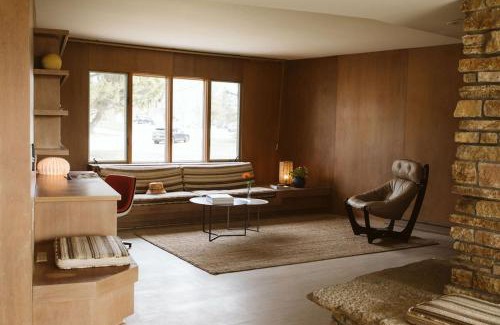 Branch House | Frank Lloyd Wright student built riverfront home