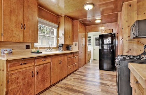 Big Bear Lake Cabin | Frank's Old Bear Lakefront Family Cottage