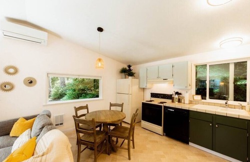 Clinton House | Franklin and Riley’s Island Hideaway