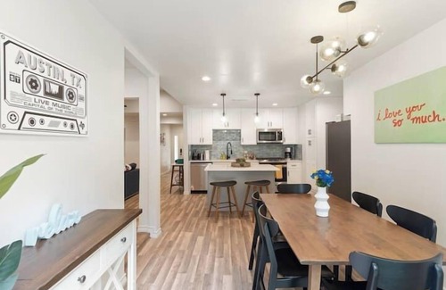 Franklin Park House | Franklin Park, 4BR, King Beds - Dove Springs Oasis