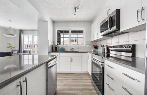 Airdrie House | Free Banff Access » AC » Garage » Family Friendly