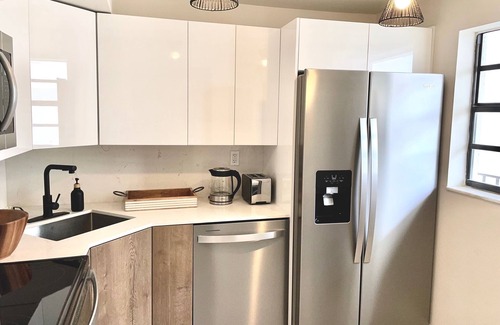 South Beach Apartment | Free Beach Club Access – 5 min Walk to Sand