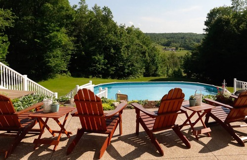 McKean Bed & Breakfast | FREE breakfast included at our secluded estate close to town! Room #2