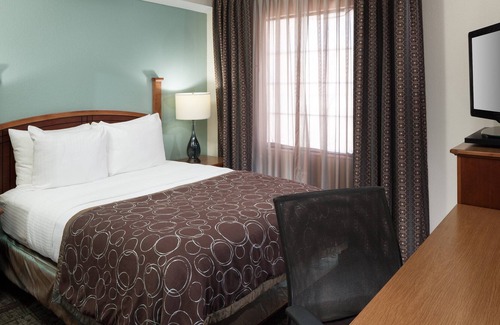 Tougaloo Condo | Free Breakfast. Outdoor Pool. Gym. Near IBM & Northpark Mall.