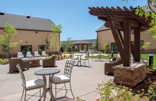 Hillsboro Apartment | Free Breakfast. Pool. Gym. Quick Drive to Rock Creek Country Club!