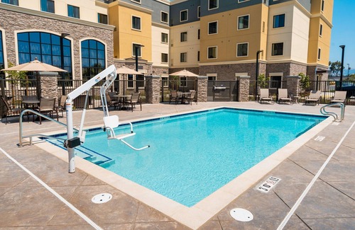 Newark Apartment | Free Breakfast. Pool. Shared BBQ. King Suite. 30 Min to Oakland Zoo!