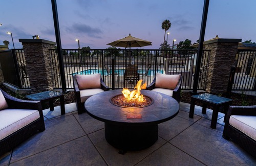 Newark Condo | Free Breakfast. Pool. Shared BBQ. King Suite. 30 Min to Oakland Zoo!