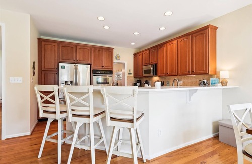 Ocean View House | FREE DAILY ACTIVITIES! “BEST LOCATION! With ALL NEW POND VIEW SUN ROOM and 2nd STORY DECK! Whole house refreshed for 2025