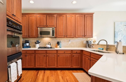Ocean View House | FREE DAILY ACTIVITIES! “BEST LOCATION! With ALL NEW POND VIEW SUN ROOM and 2nd STORY DECK! Whole house refreshed for 2025