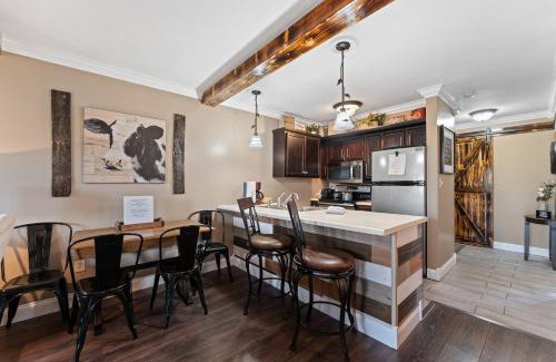 Notch Estates Apartment | Free Daily Silver Dollar City Tickets & other Branson attractions! Cozy Branson Condo, Lower level, WALK-IN