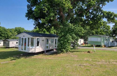 Cowes Ski Chalet | Free ferry on 7 days bookings Jul Aug