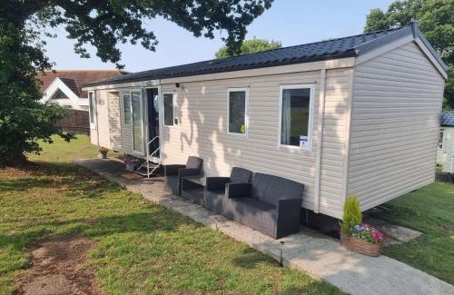 Cowes Ski Chalet | Free ferry on 7 days bookings Jul Aug