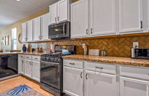 Surprise Farms House | Free Heated Pool, Hot Tub, Built in Grill.