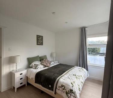 Mount Eden Villa | Free parking a fully renovated century old building, just a 5 minute drive to the city center Unit 4