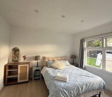 Mount Eden Villa | Free parking a fully renovated century old building, just a 5 minute drive to the city center Unit 4