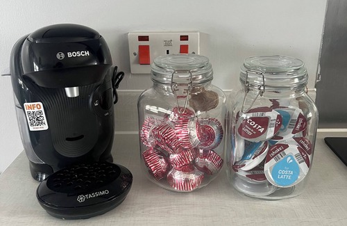 Niddrie House | FREE PARKING-family city retreat