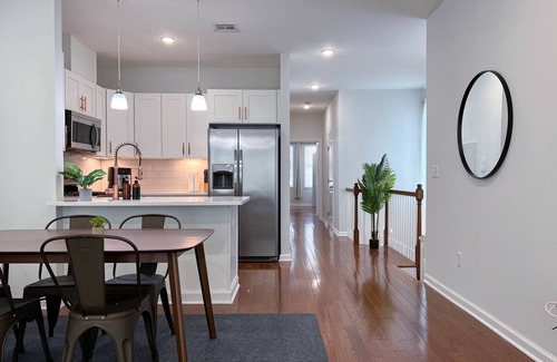 Constable Hook Apartment | *Free Parking* King Beds near NYC & EWR, Sleeps 12