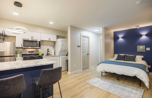Medical District Apartment | FREE Parking Modern Studio - Downtown Medical District