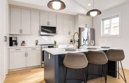 Rosscarrock House | Free Parking, Perfect Family Home w/King Bed