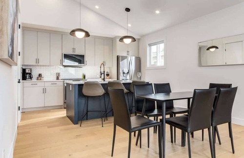 Rosscarrock House | Free Parking, Perfect Family Home w/King Bed