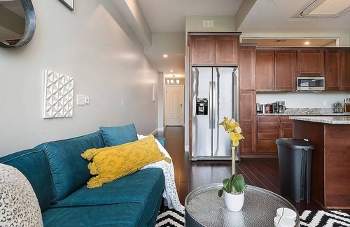 Bluff Apartment | Free Parking!★ Private Gym★ Great Views!