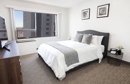 Downtown Winnipeg Apartment | Free Parking & Wi-Fi! One-bedroom Suite