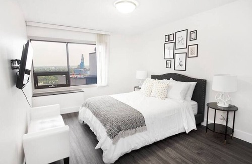Downtown Winnipeg Apartment | Free Parking|WiFi|Insuite Laundry|1 bedroom suite