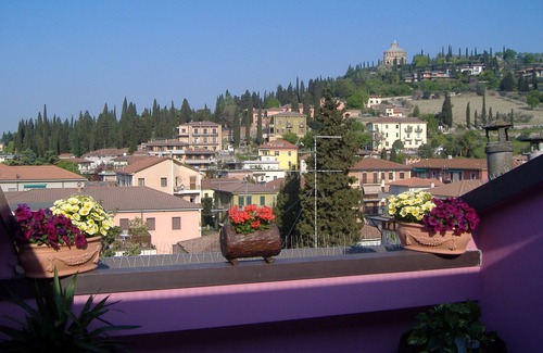 Borgo Trento Apartment | FREE PickUp/Dropof service from Airport, nice apartment in the center Verona