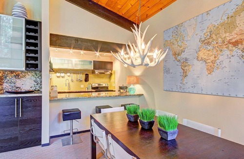 Peak 9 Condo | Free SkyCard Act - Top-Floor, Pool/Hot Tubs - Tannenbaum By The River