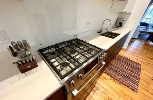 Downtown Portland Apartment | Free St Apt D · New Luxury Apt/Arts Dist/Sleeps8