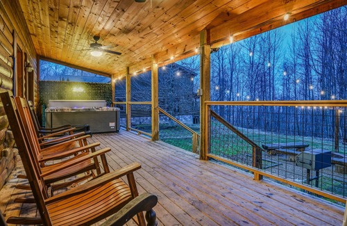 Cosby Cabin | Free Tickets! Indoor Heated Pool & Pet Friendly