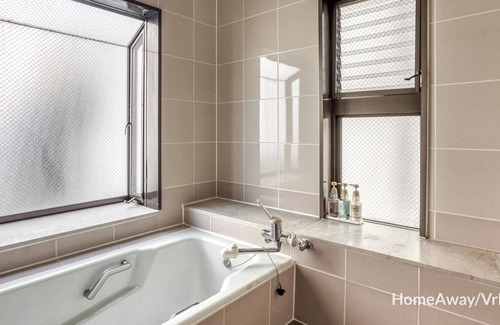 Ikuno House | Free WIFI 400㎡ 20m from Nanjing Subway Station !!/ Namba 20 minutes / Umeda 30 minutes / USJ 35 minutes / Kansai Airport 60 minutes / Maximum 30 people can stay / 400㎡ /