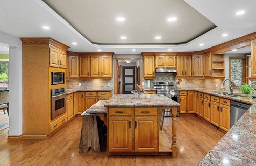 Calgary House | Freele Escape | Hot Tub | Nature Lovers Dream! |