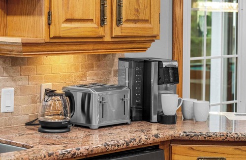 Calgary House | Freele Escape | Hot Tub | Nature Lovers Dream! |