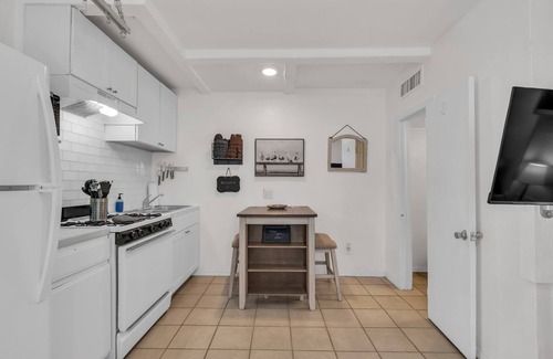 Rincon Heights Apartment | Fremont Fiesta | Near 4th Ave & Centennial Hall