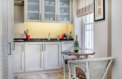 Green Point Cottage | French Country Cottage on Table Mountain