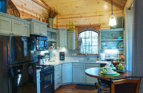 Broken Bow Cabin | French Country Honeymoon and Couples Cottage