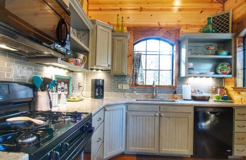 Broken Bow Cabin | French Country Honeymoon and Couples Cottage