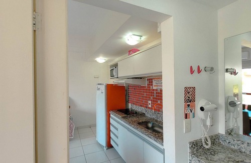 Setor Lagoa Quente Apartment | Frente ao Parque da Lagoa Quente, Apto particular com varanda e vista piscinas, com tela de proteção