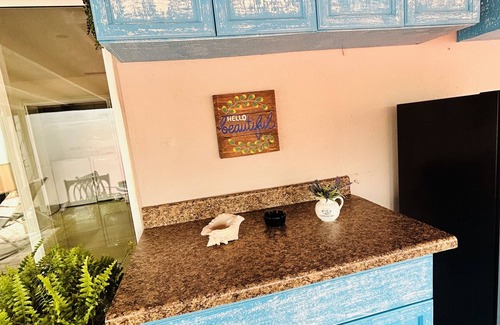 Tampa House | Frenzy for the old w/heatedpool in a safe and quite neighborhood!