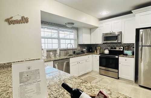 Tampa House | Frenzy for the old w/heatedpool in a safe and quite neighborhood!