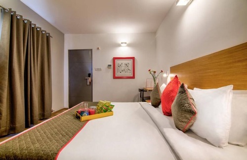 Jayanagar Hotel | Fresh&Charming Stay with Artwork Rooms@Bangalore