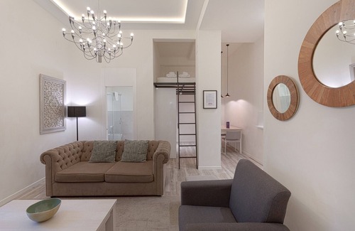 Centro Apartment | Fresh Velazquez Apartment B