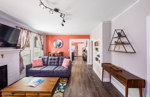 Hood River House | Freshly Remodeled 2 Bedroom Private House in Central Hood River. License # 715