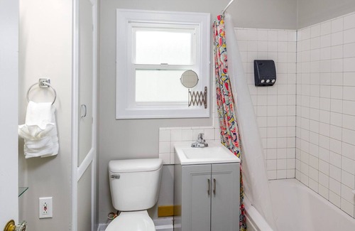 Hood River House | Freshly Remodeled 2 Bedroom Private House in Central Hood River. License # 715