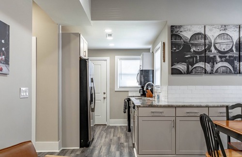 Shelby Park Apartment | Freshly renovated home is centrally-located right in the heart of Louisville.