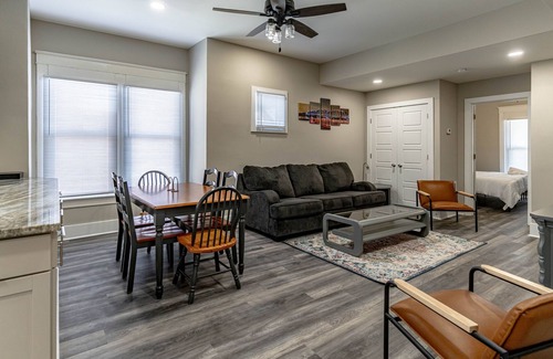Shelby Park Apartment | Freshly renovated home is centrally-located right in the heart of Louisville.