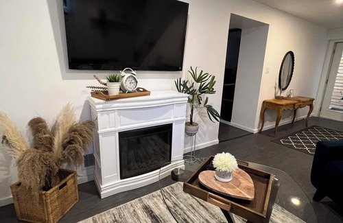 East Hill House | Freshly Renovated Two Bedroom Basement Suite in Quiet Neighborhood