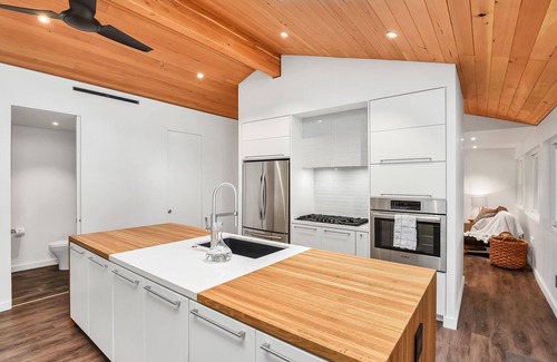 Cherry Hill House | Freshly Renovated Ultra Modern Cabin with A/C! Walking Distance to Downtown Flagstaff